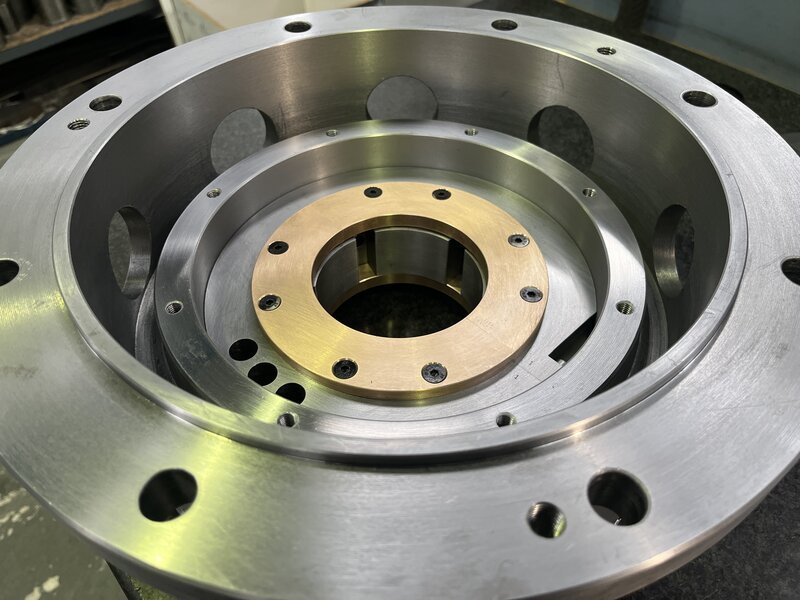 Bearing assembly internals — tilt pad journal bearing, housing, casing and retaining plates