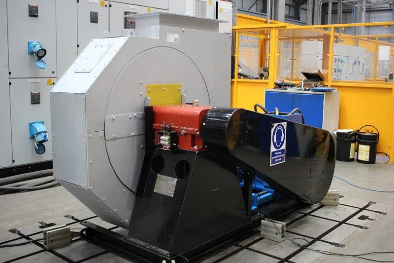 Instrumented whitemetal bearing components used for temperature monitoring