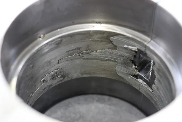 Wiped whitemetal bearing caused by oil starvation