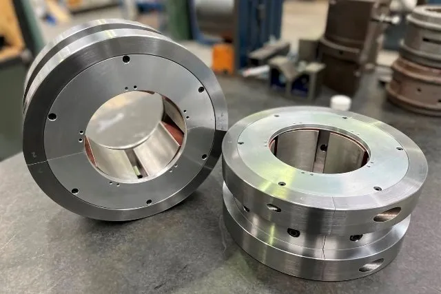 Copper-chrome-backed whitemetal tilting pads designed for improved bearing heat transfer