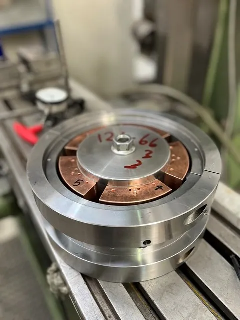 Oiltech tilting-pad journal bearing with individual copper-backed pads